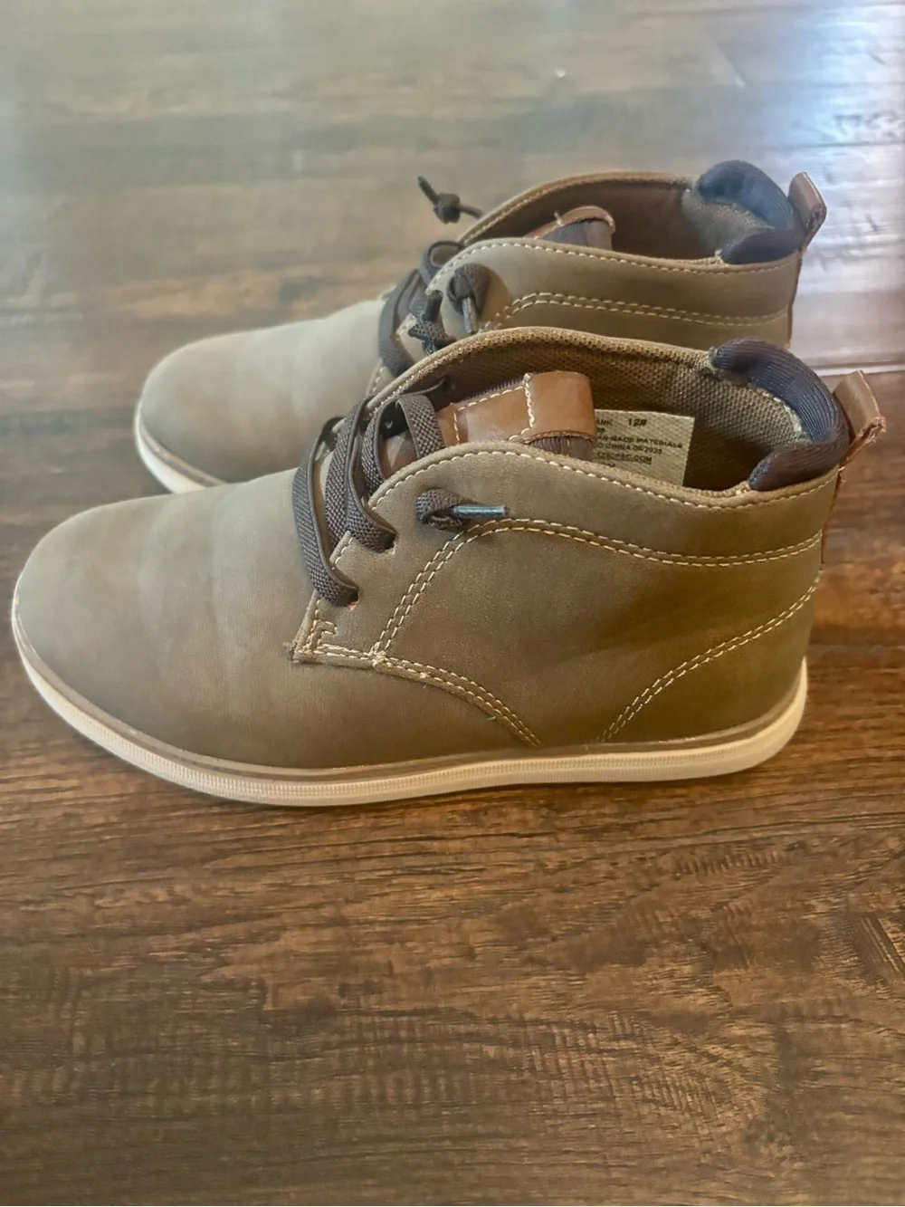 Crown Vintage stylish boots